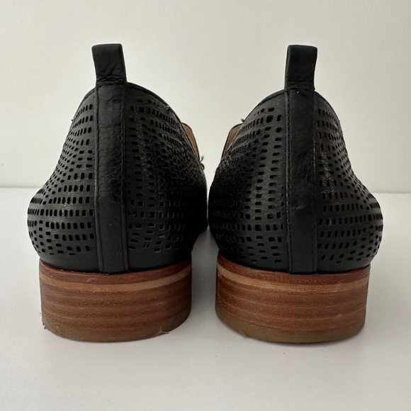 Vince Camuto Kade Perforated Black Leather Loafers Pointed Toe Size 9M - Picture 7 of 9